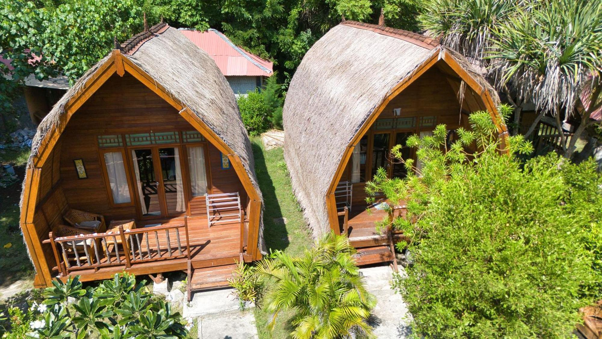 Bunga Bungalows Gili Meno Bagian luar foto