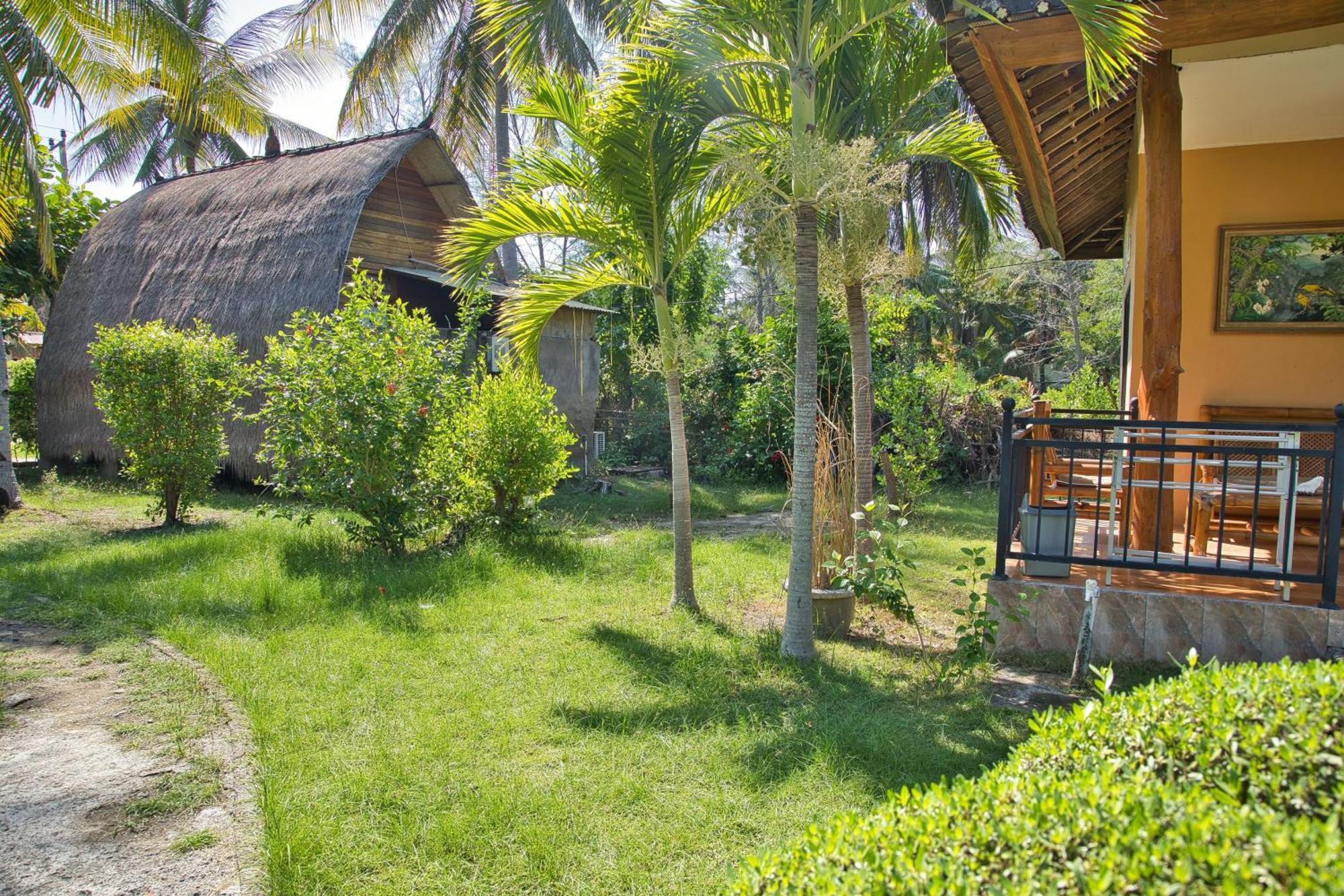 Bunga Bungalows Gili Meno Bagian luar foto