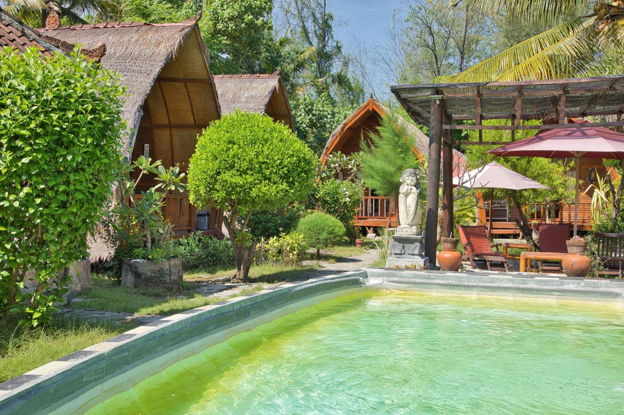 Bunga Bungalows Gili Meno Bagian luar foto