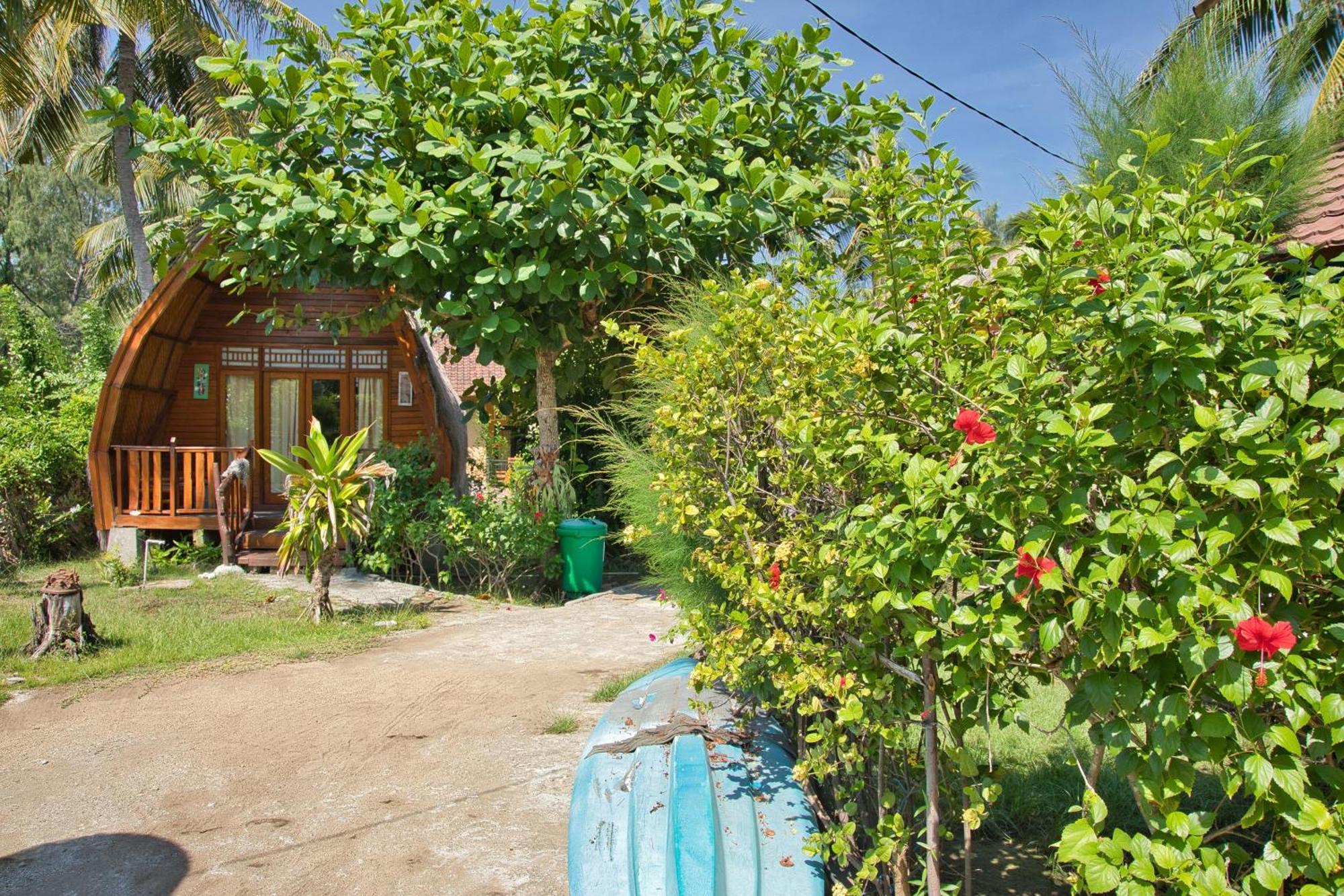 Bunga Bungalows Gili Meno Bagian luar foto